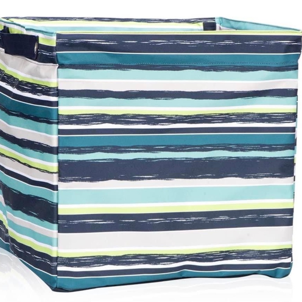 Thirty-One Storage Cube in Sea Stripe
Brand New 💙💚